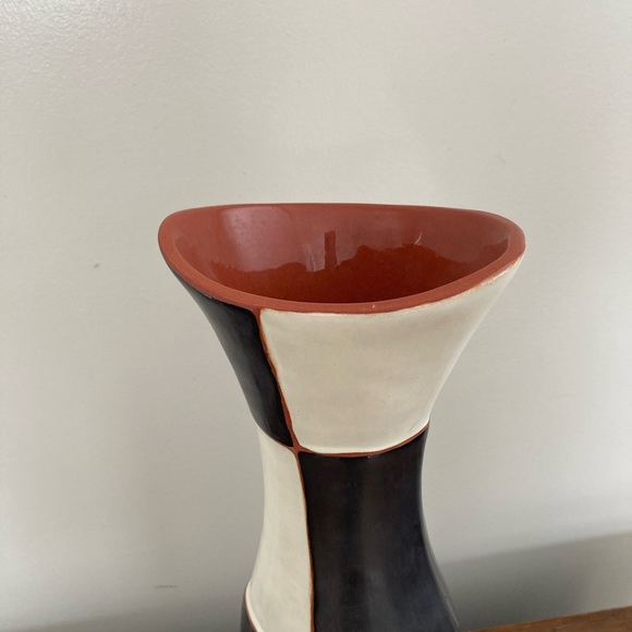Michael Lamar - Butter Toast Pottery Black and White Checkered Vase - Picture 3 of 14